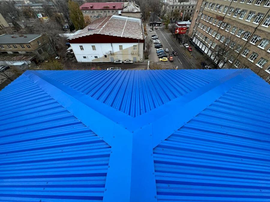 Монтаж кровельного покрытия